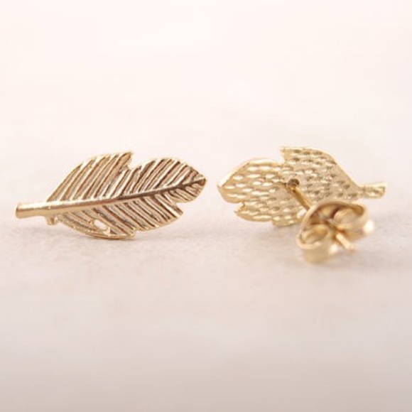 Simple Bohemian Feather Stud Earrings - Picture 2 of 4